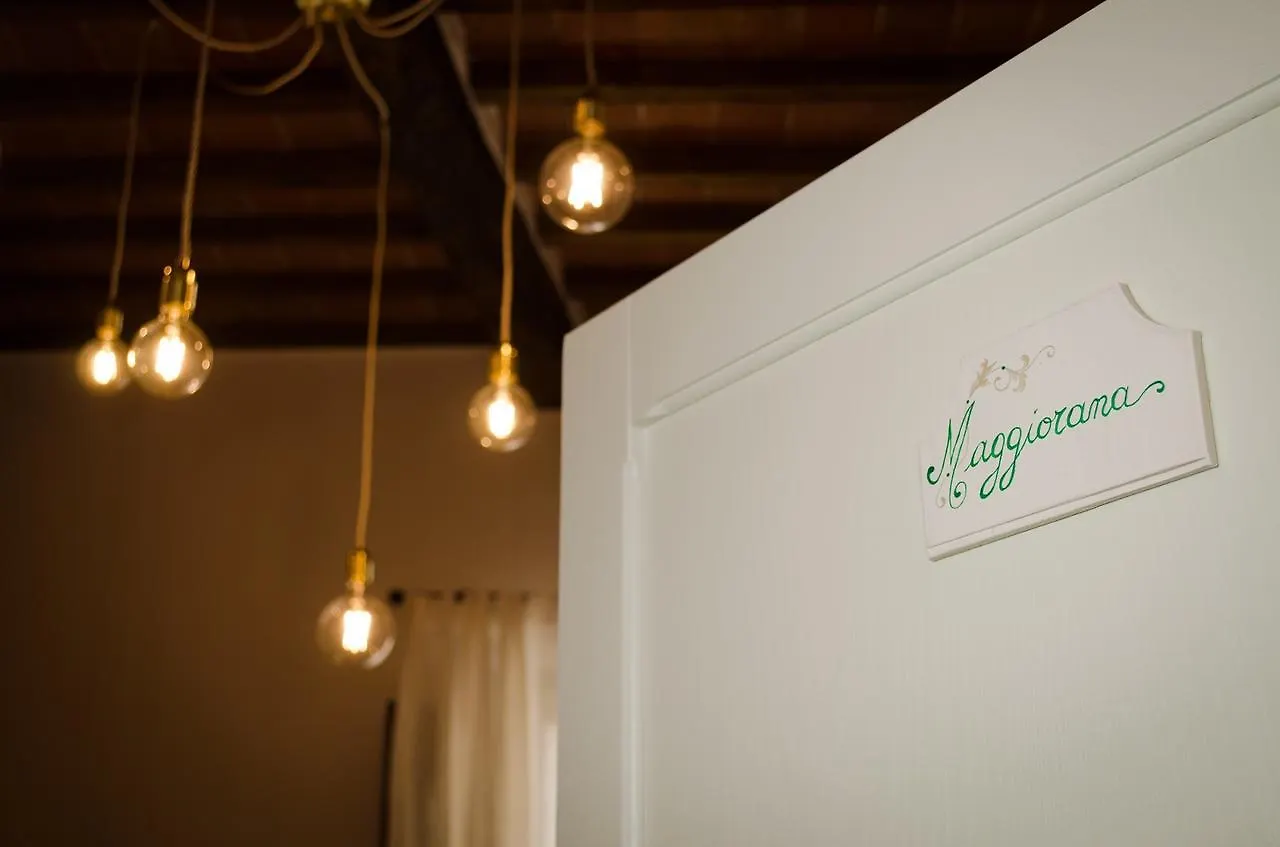 Dimora Dell'Erbe Rooms Montepulciano Bed & Breakfast